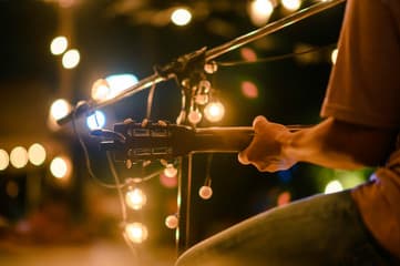 Live Entertainment at the Deck Bar 